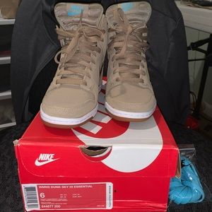Nike Dunk Hi Essential Camo Women Size 6